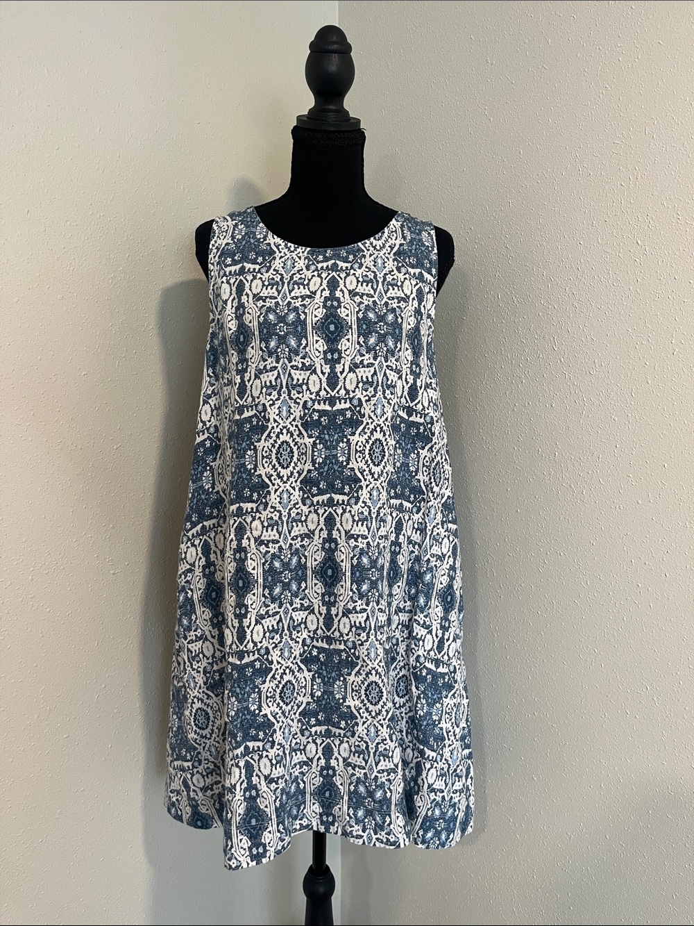 100% Linen Rachel Zoe Blue and White Printed Sleeveless Shift Dress-Medium